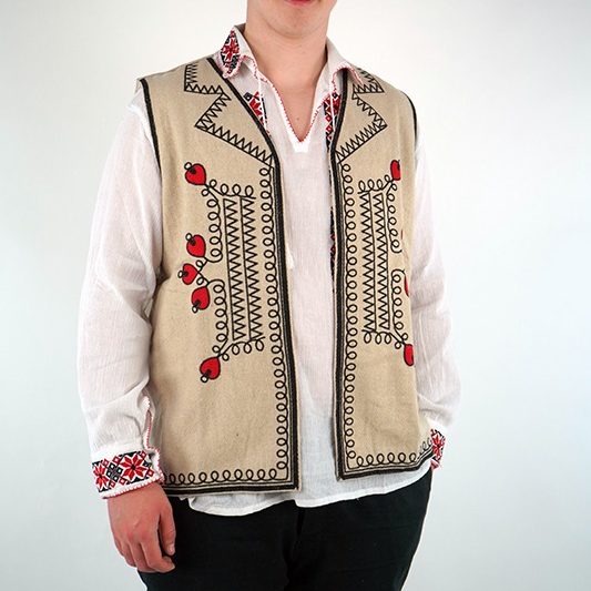 Îmbrăcăminte tradițională bărbați