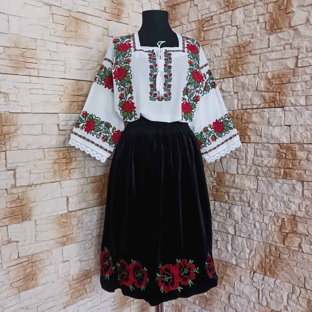fusta catifea cu broderie