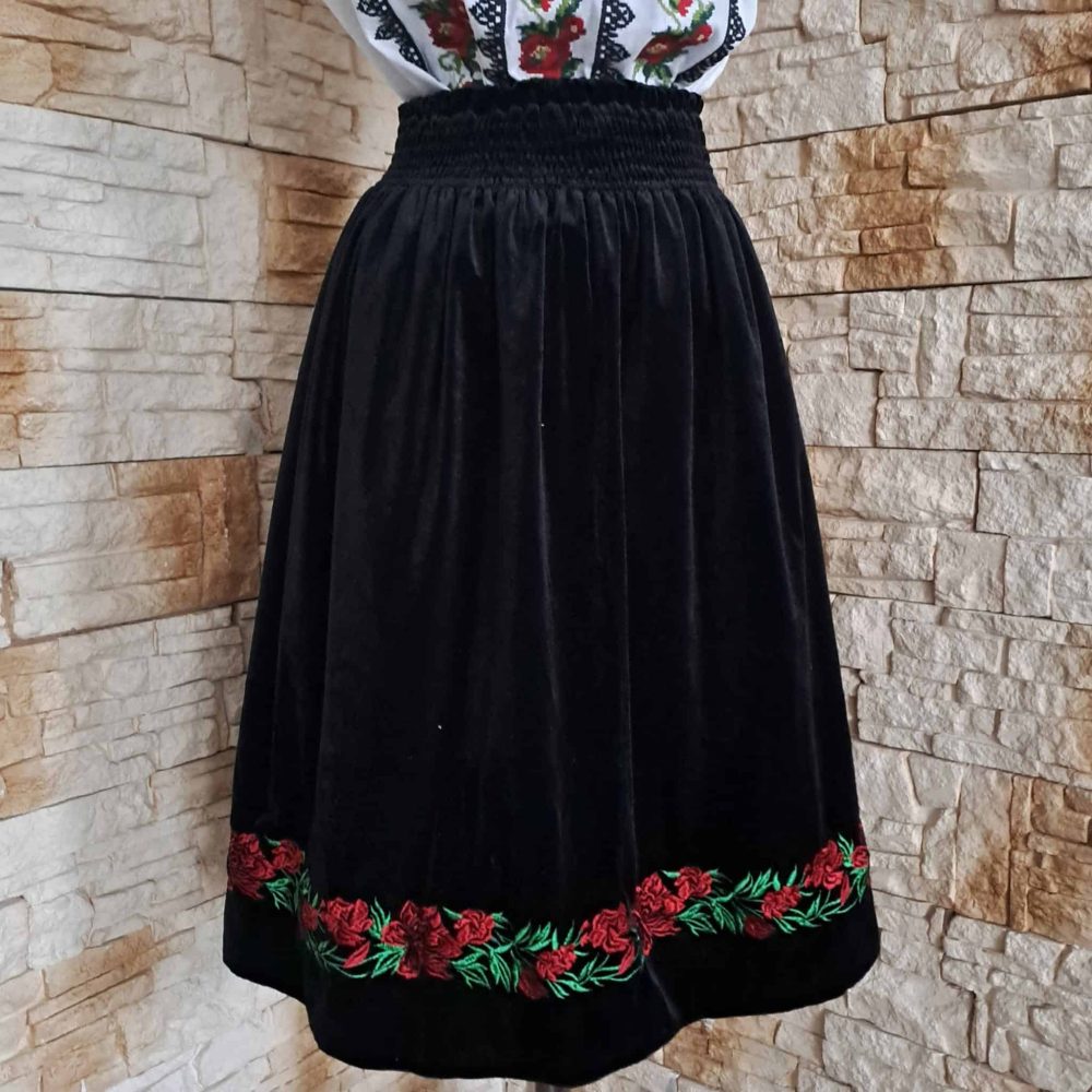 FUSTA CATIFEA CU BRODERIE