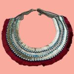 guler cu strasuri din sticla