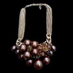 colier cu perle din sticla