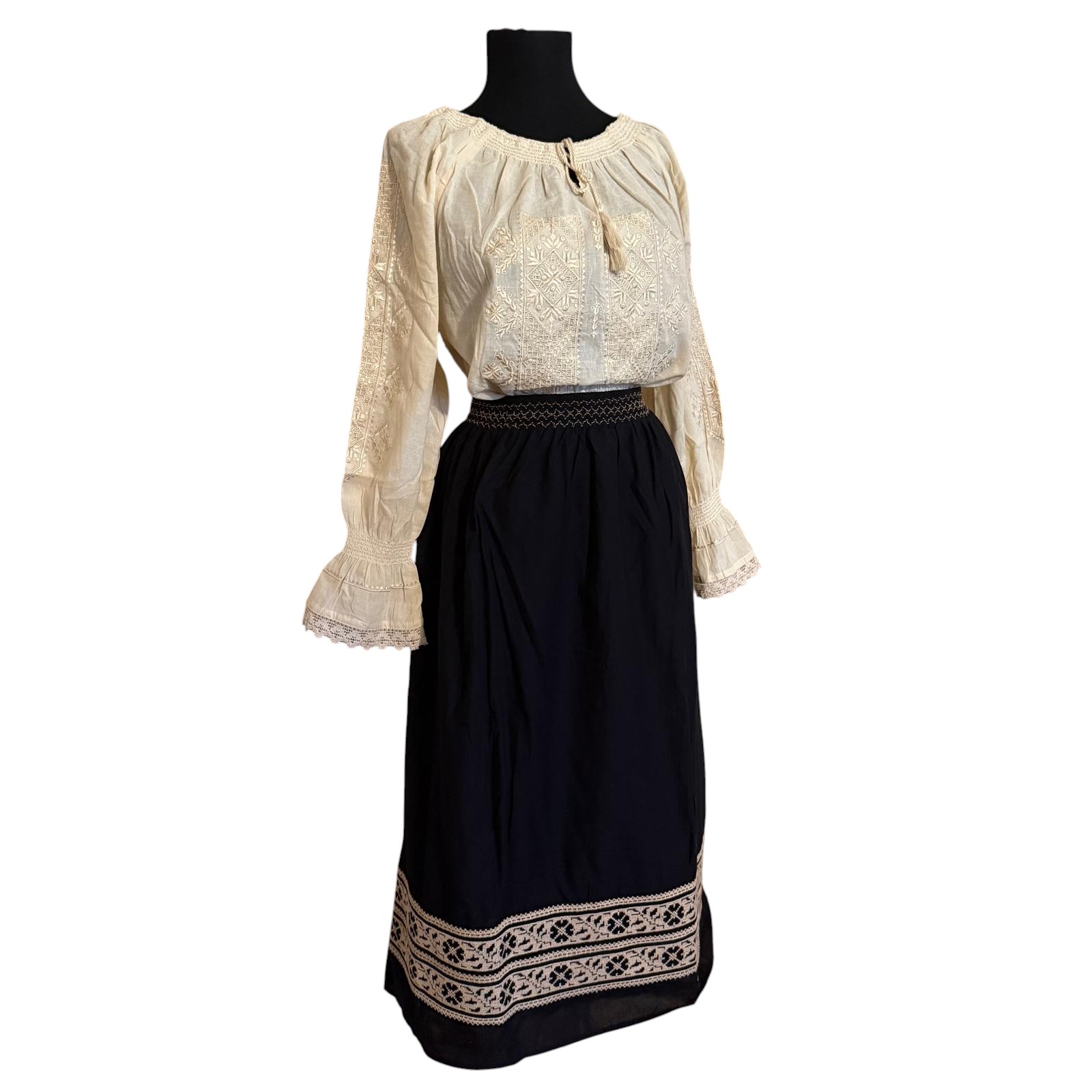 Set ie cu fusta IF26 - imagine 2