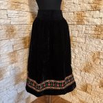 Fusta catifea cu broderie F37