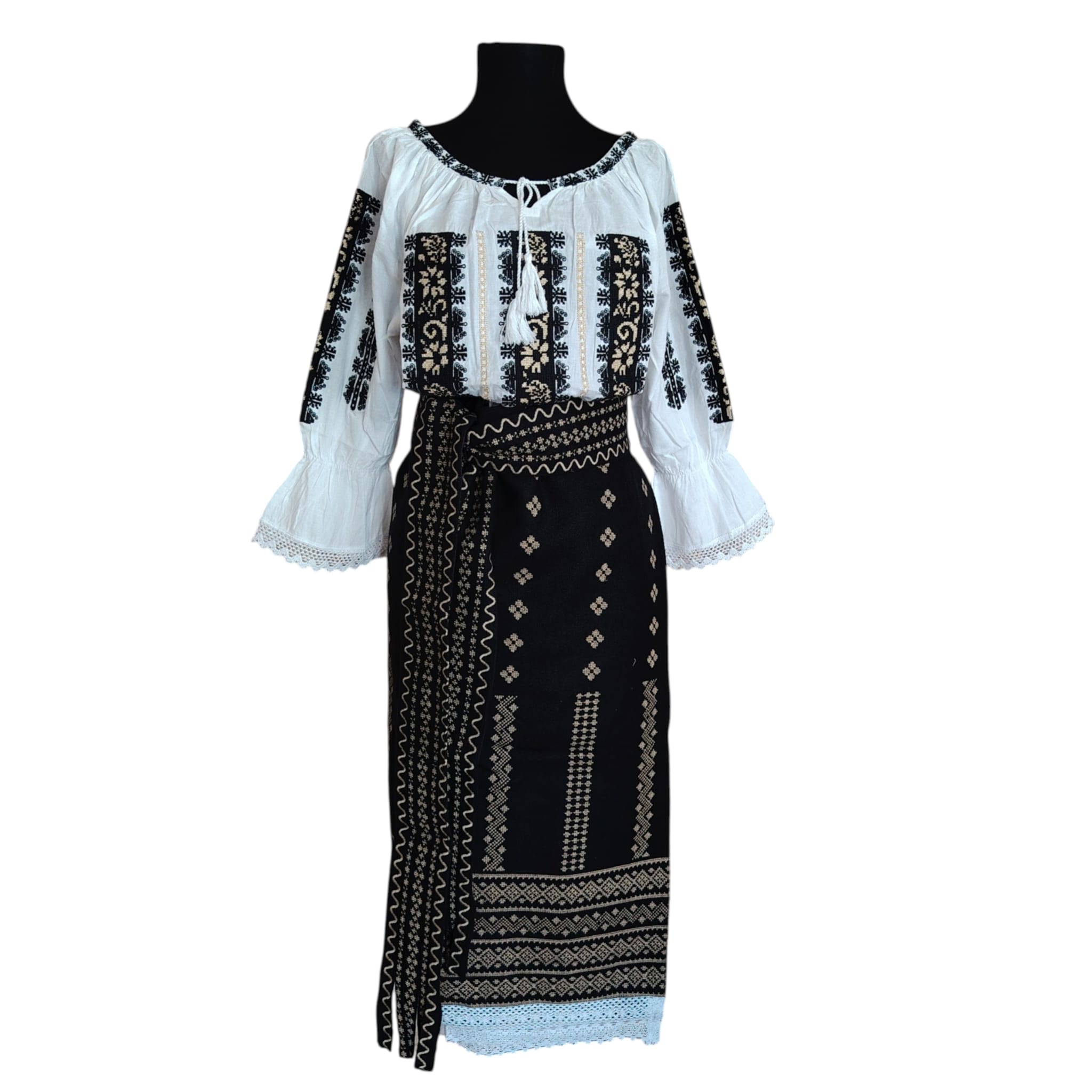 Costum traditional 3 piese ST39