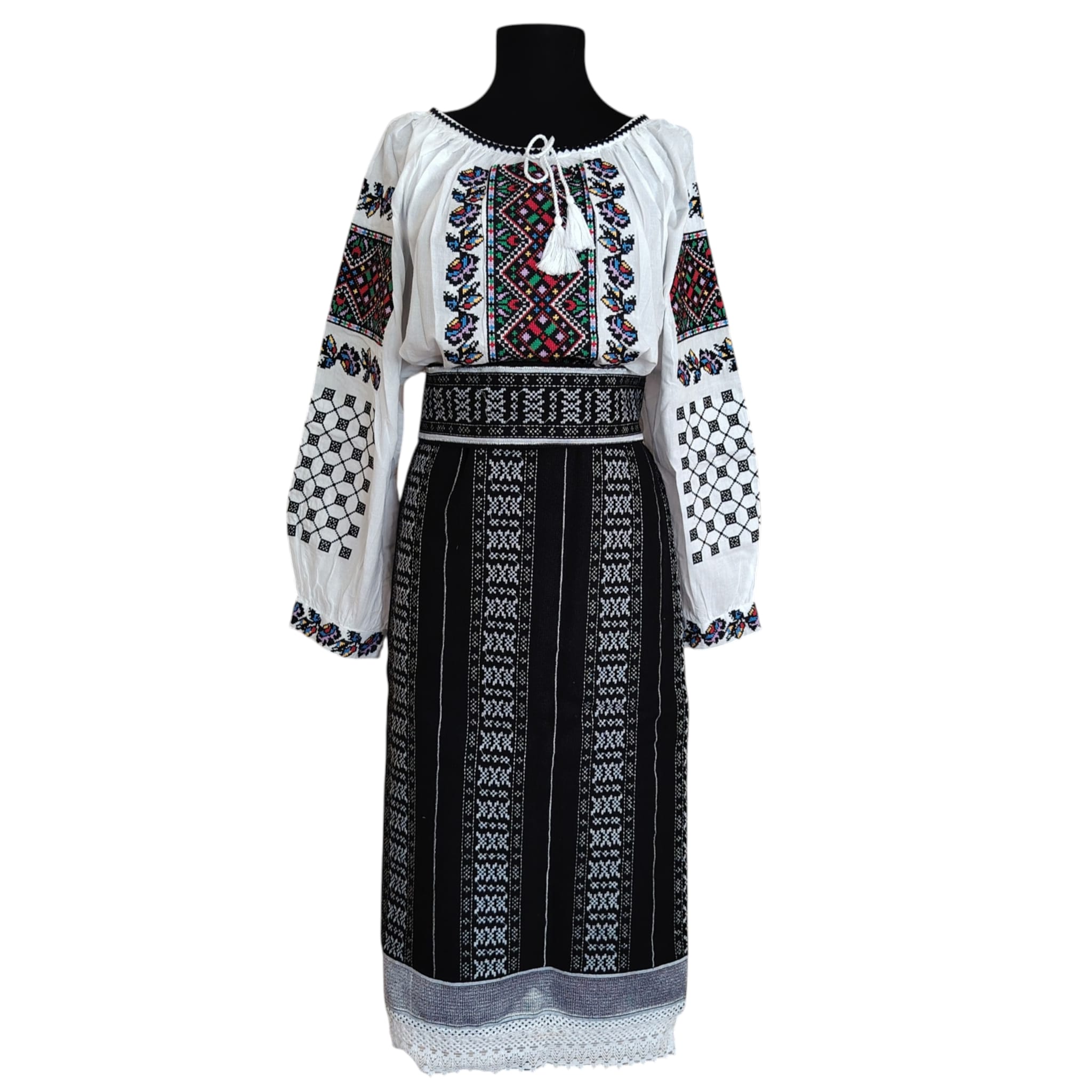 Costum traditional 3 piese ST41