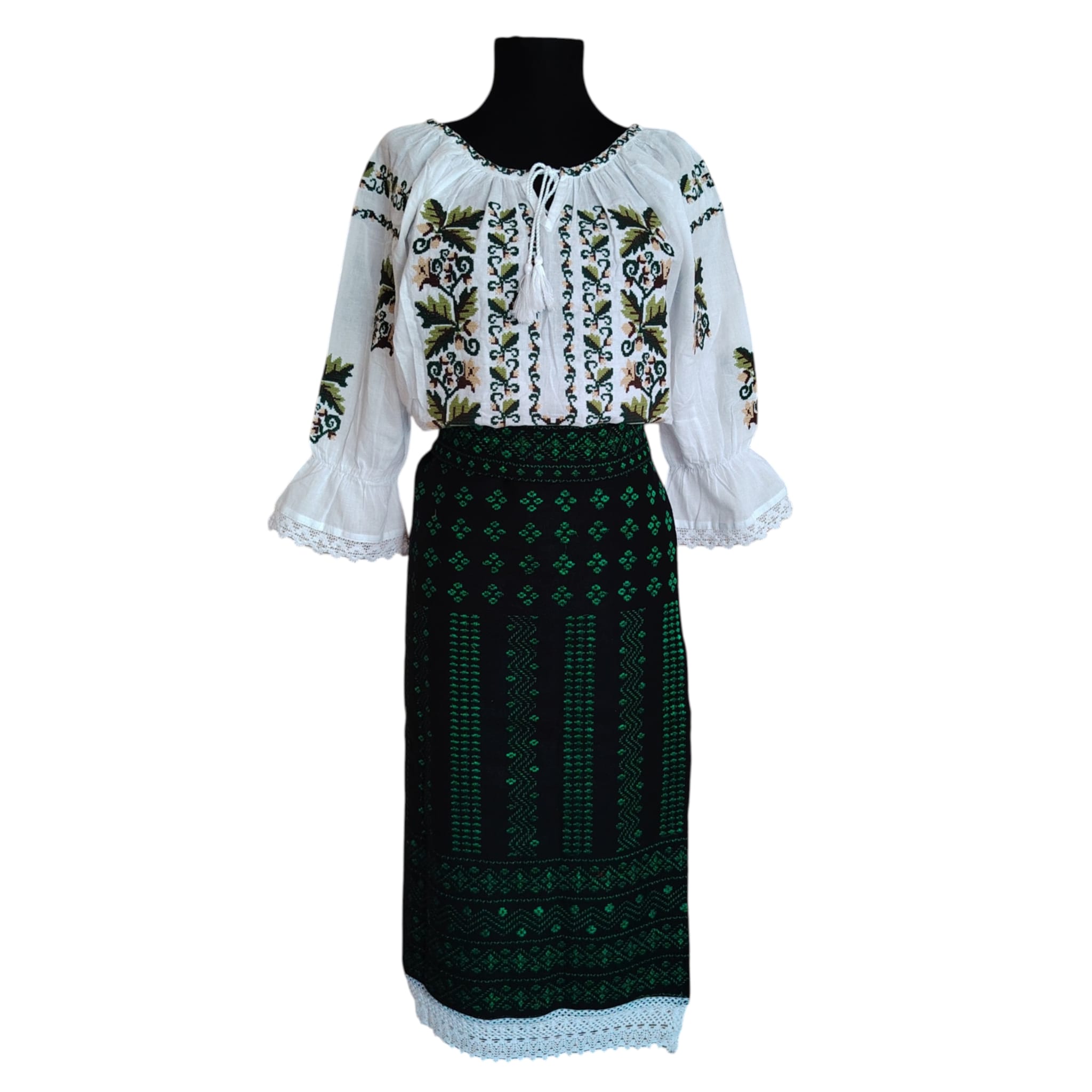 Costum traditional 3 piese ST42